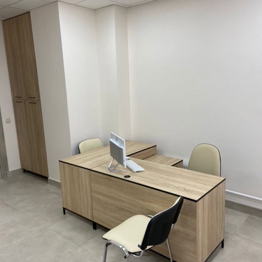 Столы для персонала для Мед центр Gravita